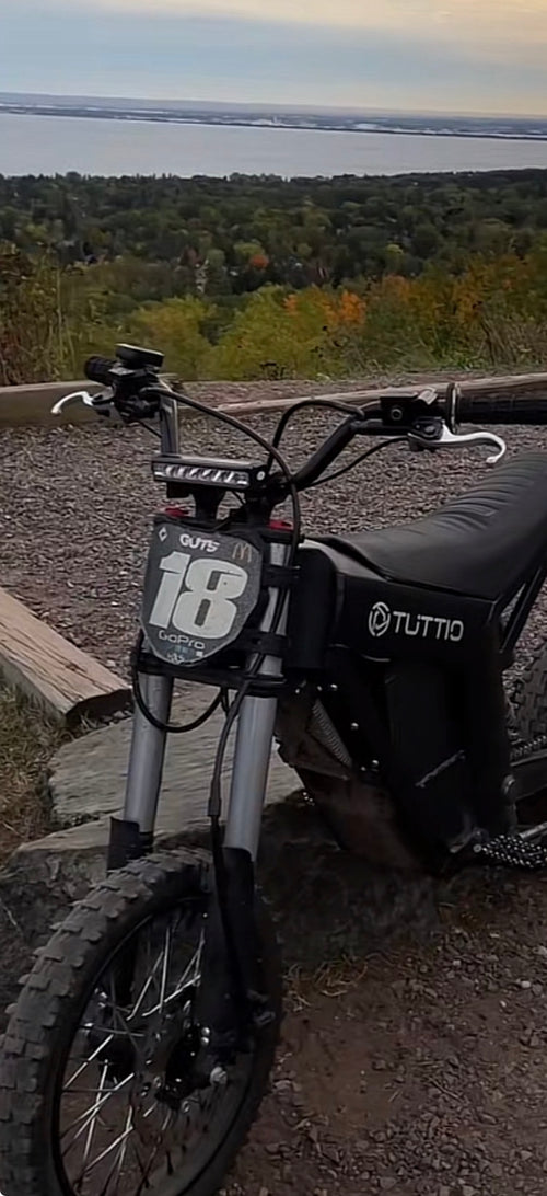 Aipas/Qronge bar light.